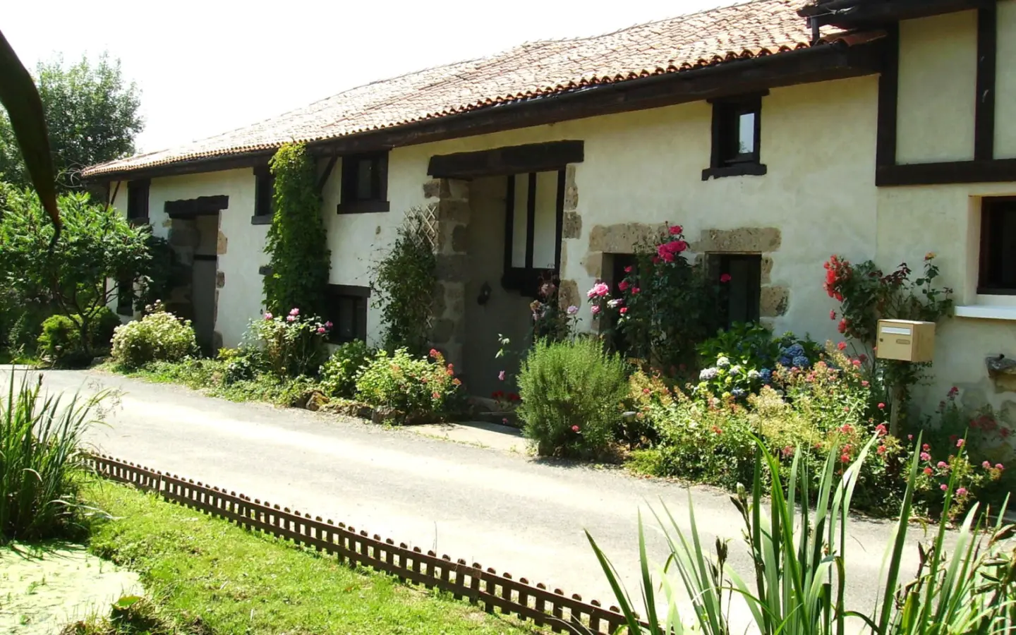 15-bedroom Country House In Pressignac, France (612 M²)