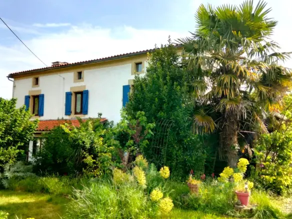 4-bedroom Country House In Fontenille, France (132 M²)