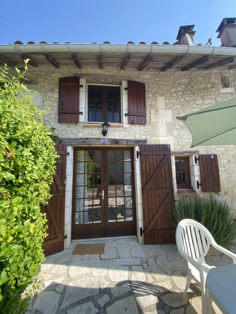 Stone Cottage Of 100 M² With Garden In Aubeterre-sur-dronne