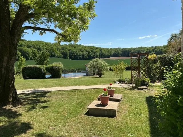 Stone Cottage Of 100 M² With Garden In Aubeterre-sur-dronne