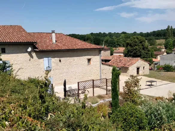 Detached Village House Of 0 M² With Views And Country Gardens In Verteuil