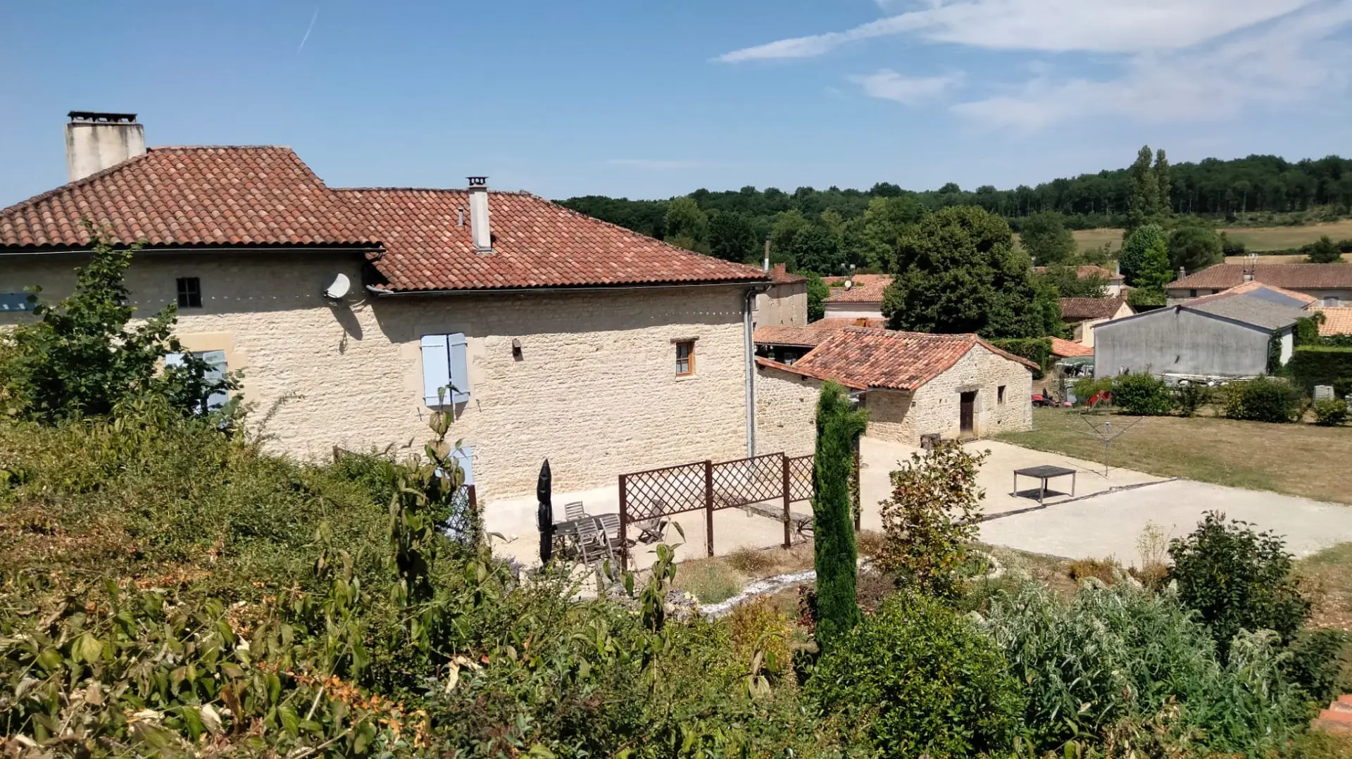 Detached Village House Of 0 M² With Views And Country Gardens In Verteuil