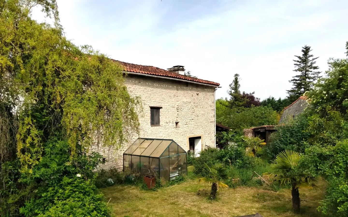 4-bedroom Country House In Fontenille, France (132 M²)