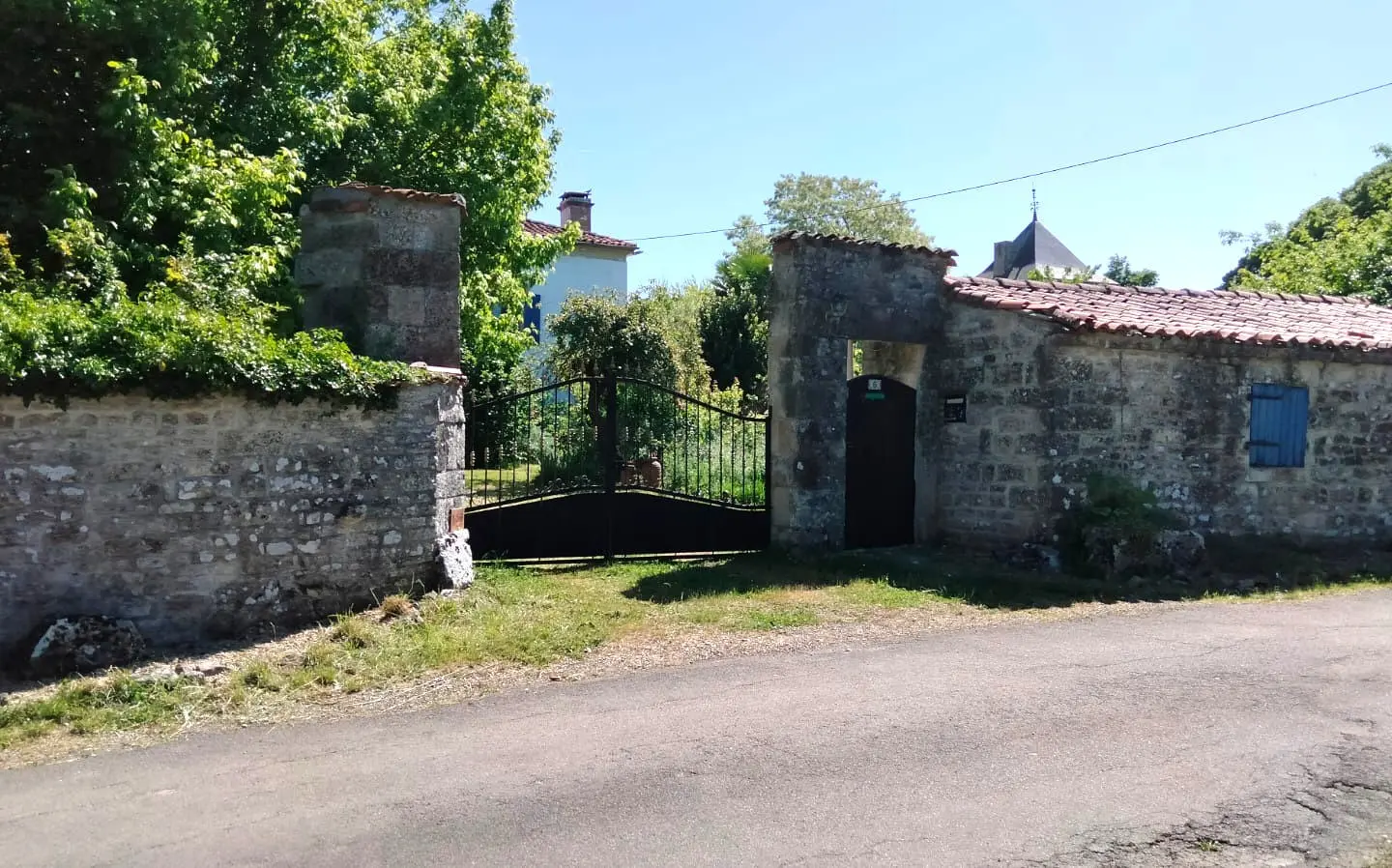 4-bedroom Country House In Fontenille, France (132 M²)