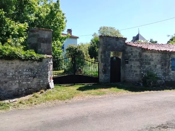 4-bedroom Country House In Fontenille, France (132 M²)