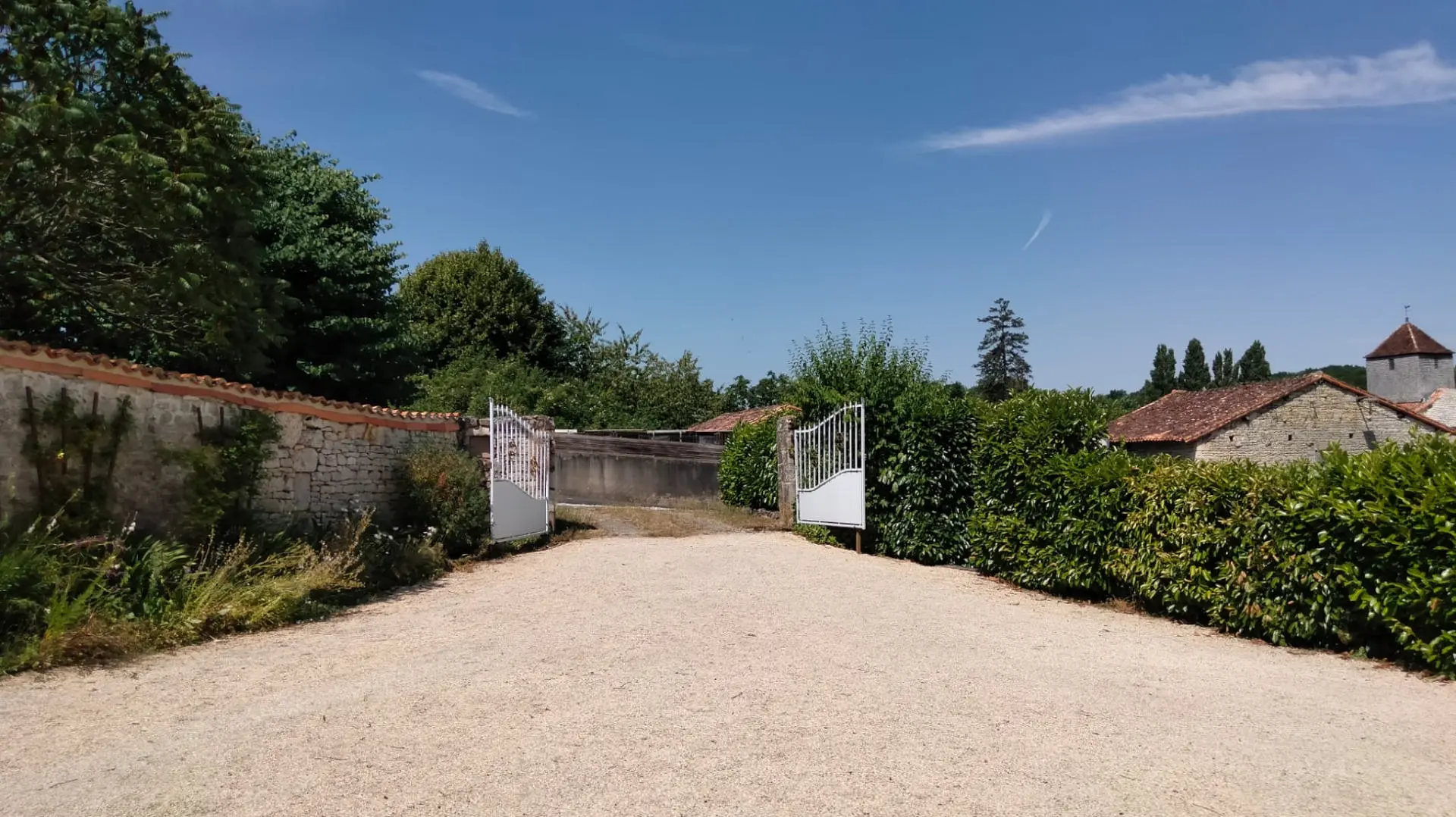 Detached Village House Of 0 M² With Views And Country Gardens In Verteuil