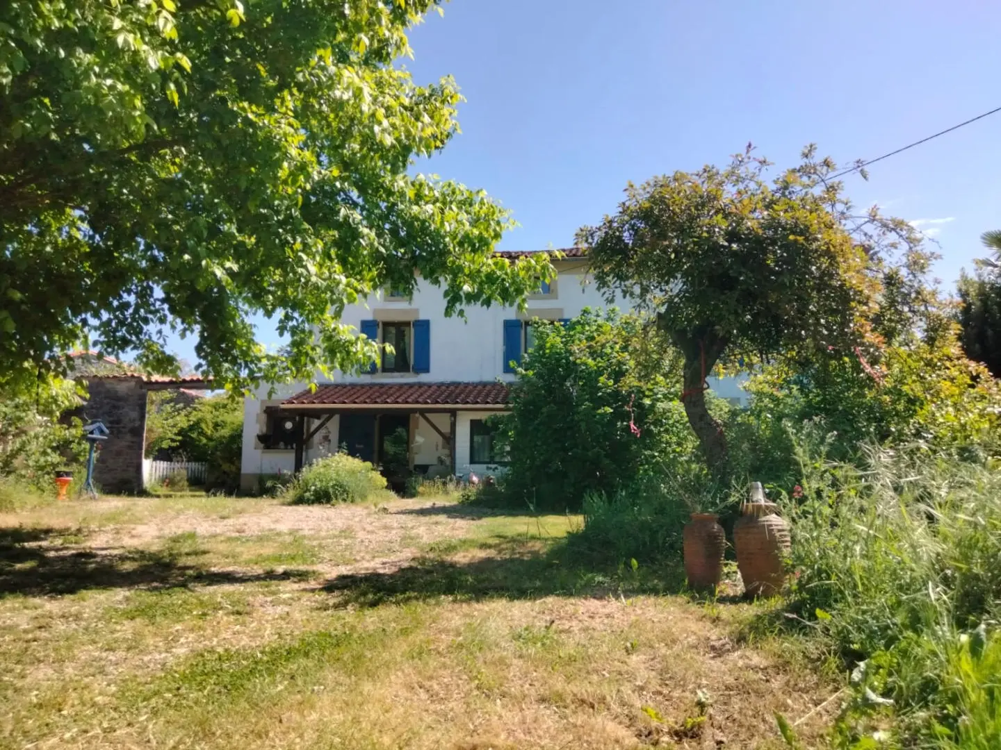 Country House Of 3 M² With 3 Bedrooms, Gîte, Pool, Outbuildings In Fontenille