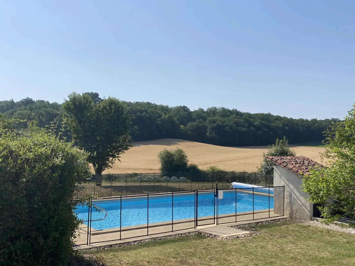Stone Cottage Of 100 M² With Garden In Aubeterre-sur-dronne