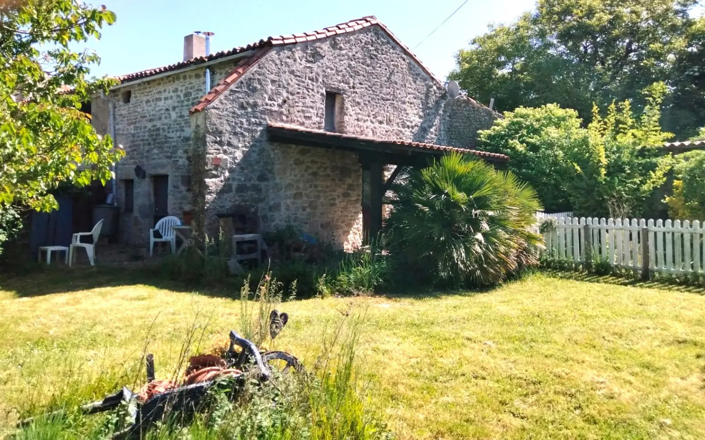 4-bedroom Country House In Fontenille, France (132 M²)