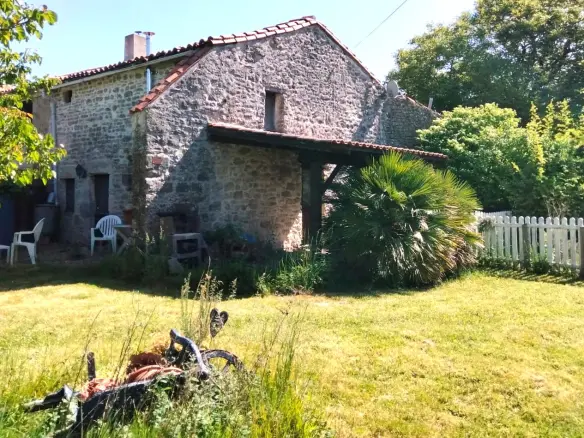 4-bedroom Country House In Fontenille, France (132 M²)