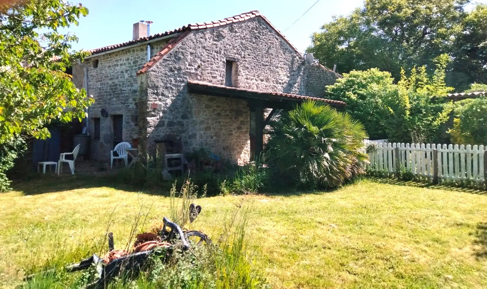 Country House Of 3 M² With 3 Bedrooms, Gîte, Pool, Outbuildings In Fontenille