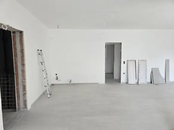 3-bedroom Flat In Alimos, Greece (109 M²)