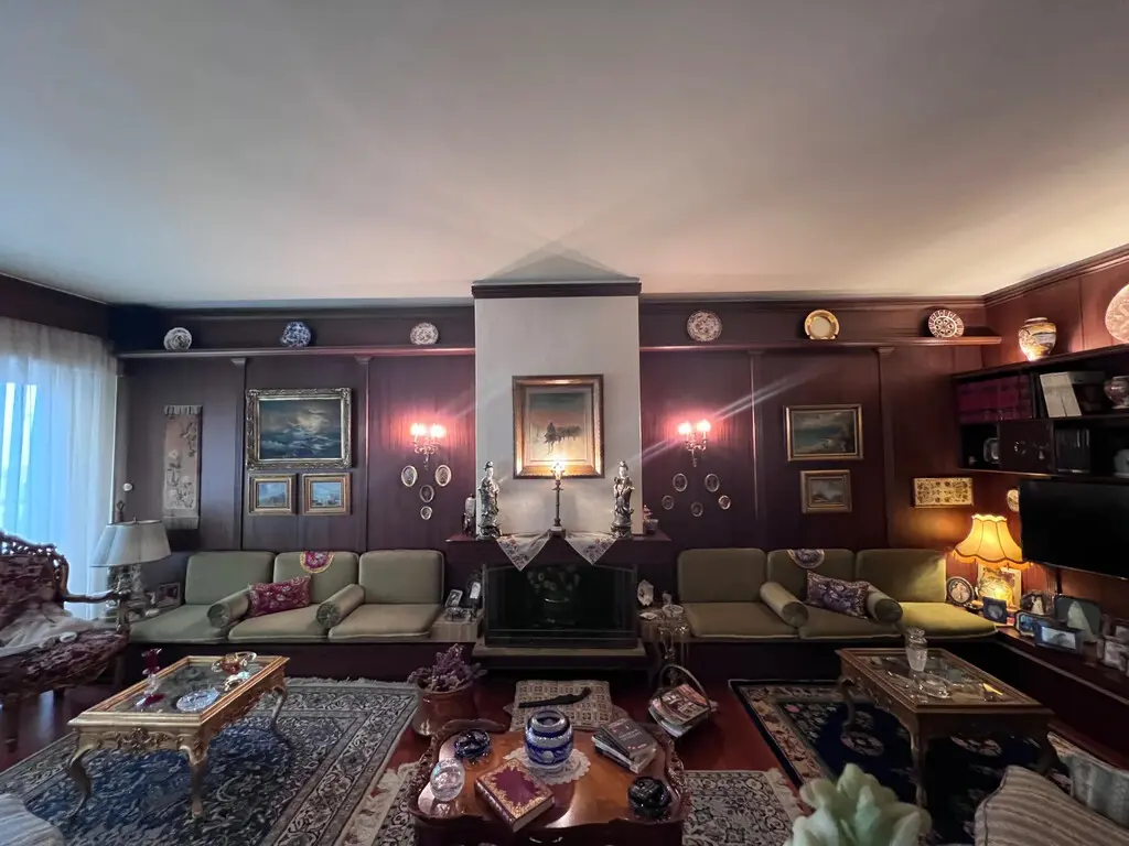 Flat Of 199 M² In Athens