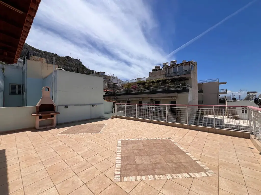 Flat Of 199 M² In Athens