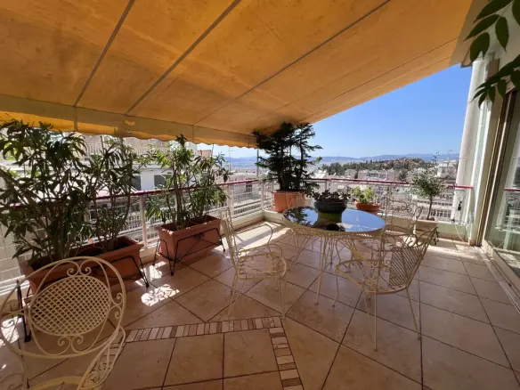 Flat Of 199 M² In Athens