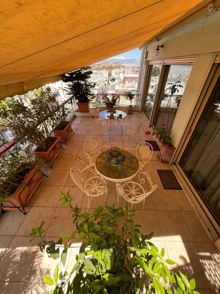 Flat Of 199 M² In Athens