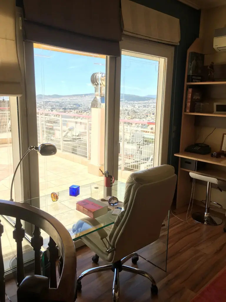 Flat Of 199 M² In Athens