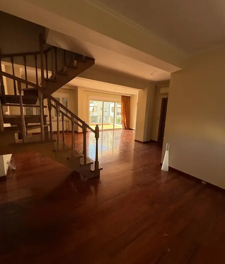 3-bedroom Maisonette In Voula, Greece (150 M²)