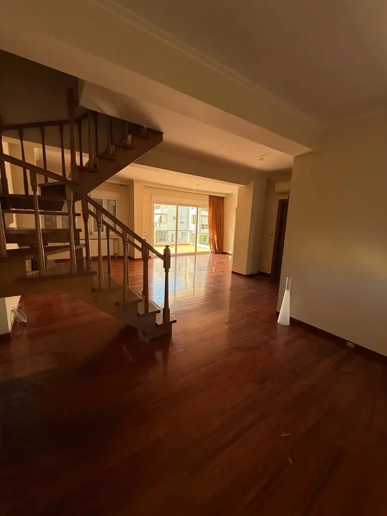 3-bedroom Maisonette In Voula, Greece (150 M²)