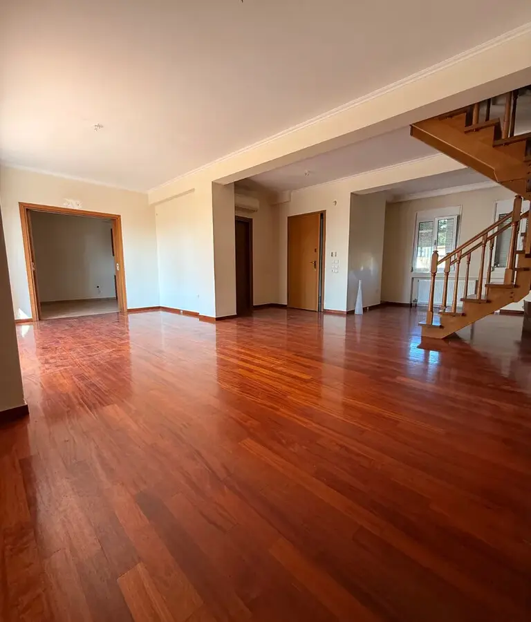 3-bedroom Maisonette In Voula, Greece (150 M²)