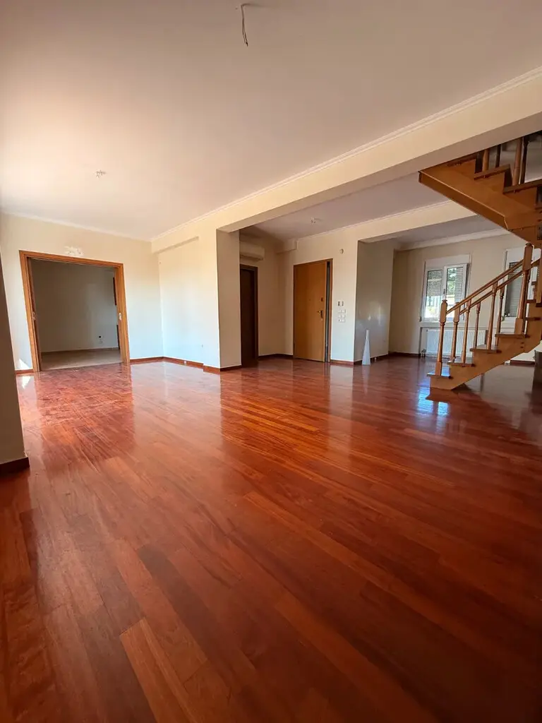 3-bedroom Maisonette In Voula, Greece (150 M²)