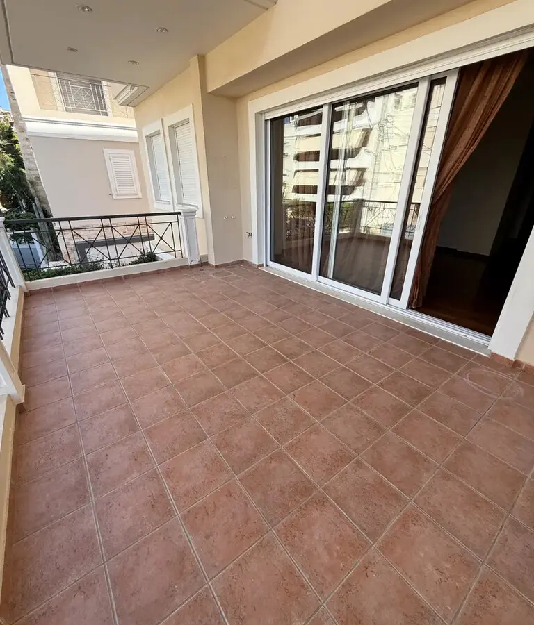 3-bedroom Maisonette In Voula, Greece (150 M²)