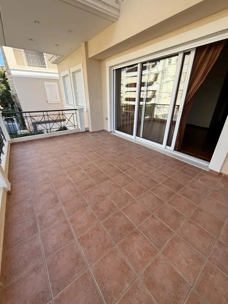3-bedroom Maisonette In Voula, Greece (150 M²)