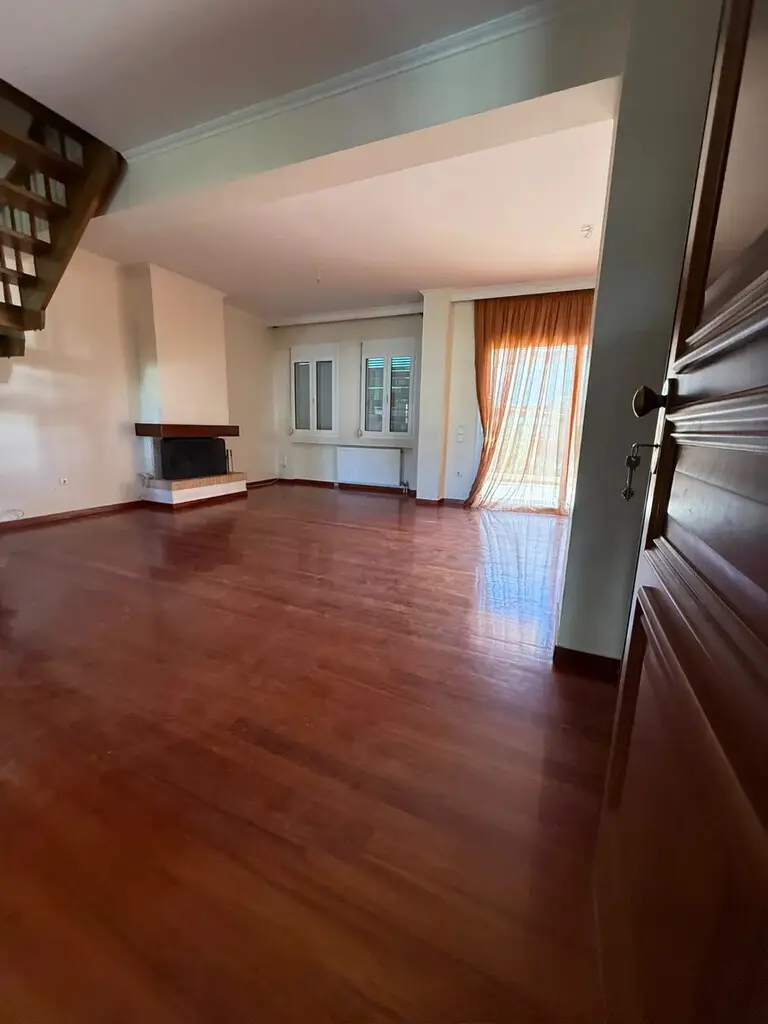 3-bedroom Maisonette In Voula, Greece (150 M²)