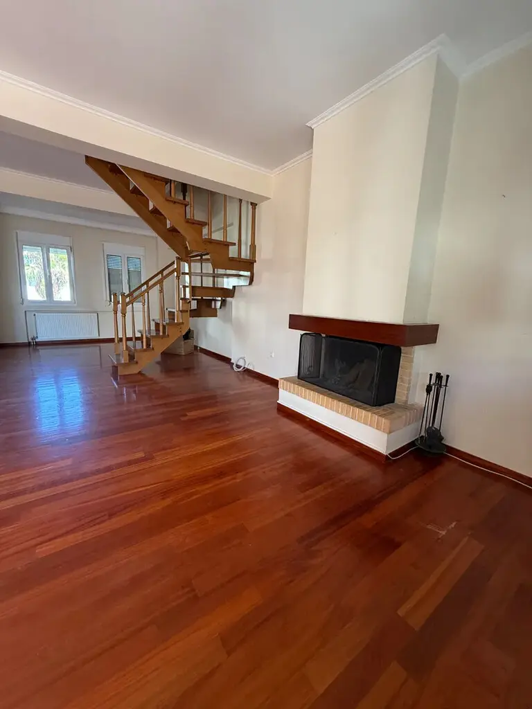 3-bedroom Maisonette In Voula, Greece (150 M²)