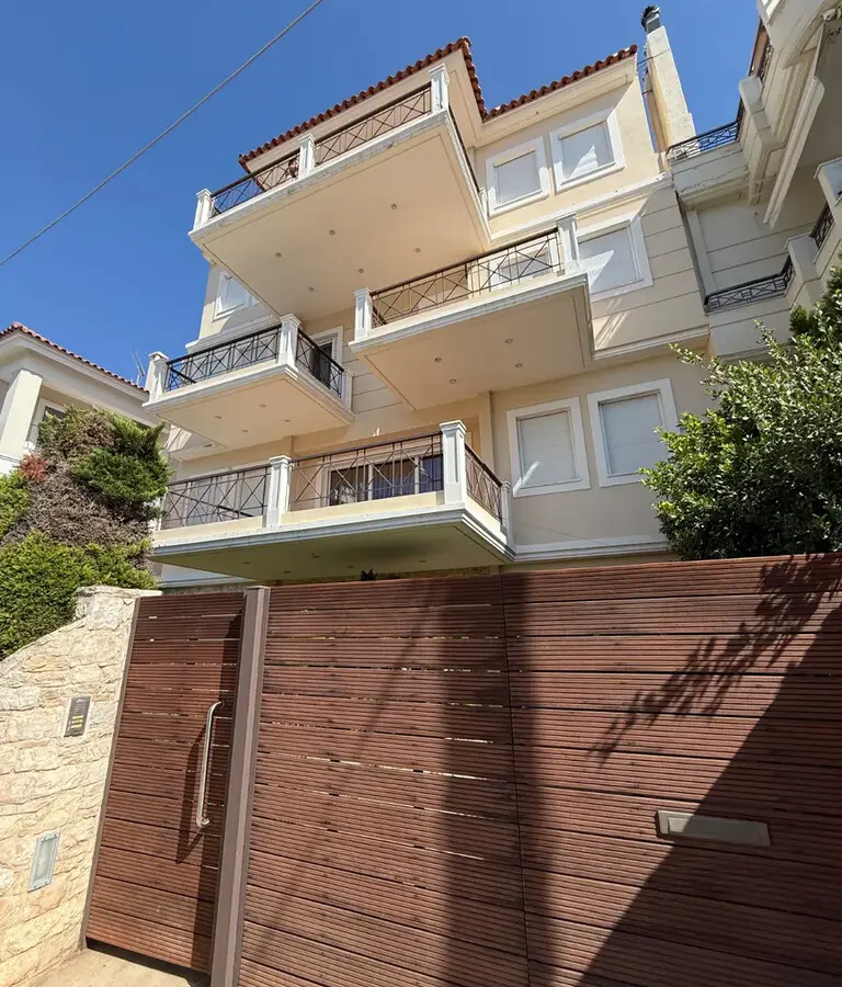 3-bedroom Maisonette In Voula, Greece (150 M²)