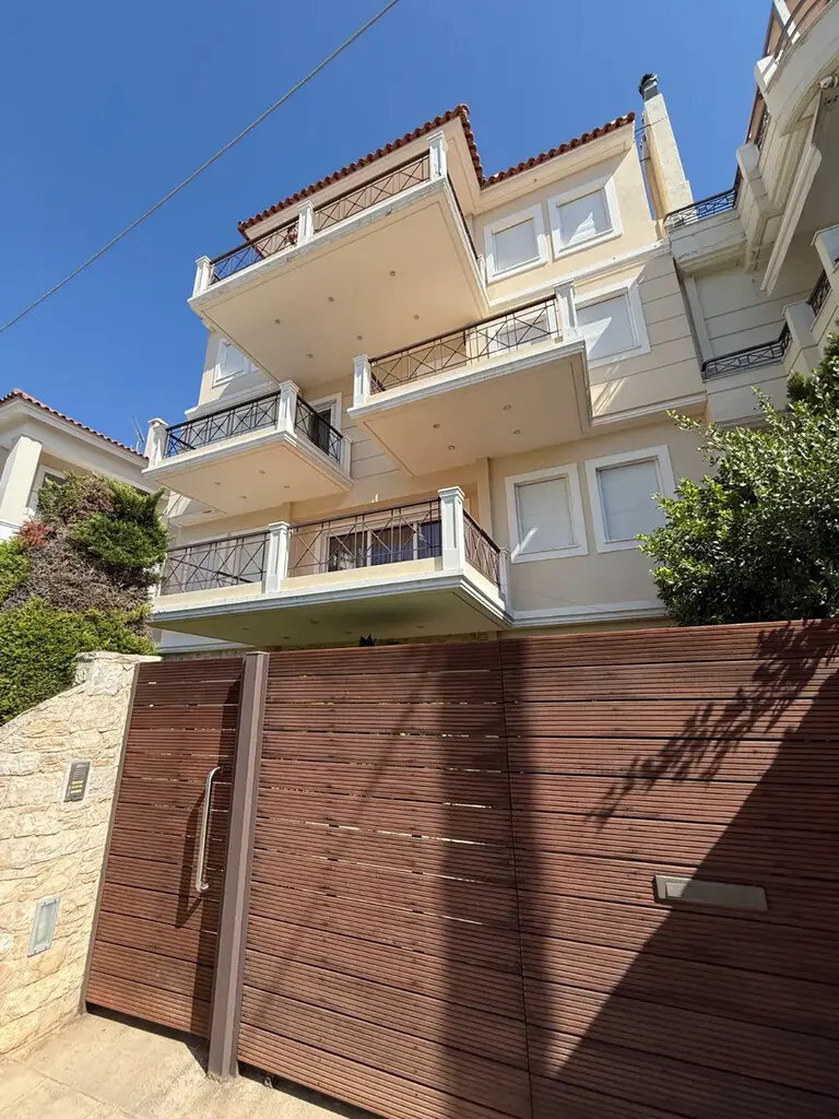 3-bedroom Maisonette In Voula, Greece (150 M²)