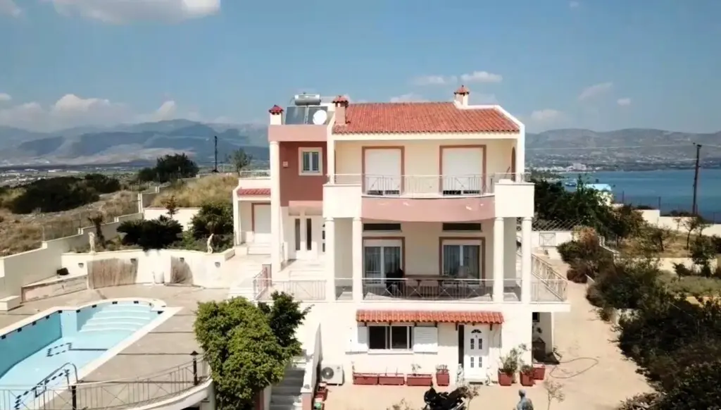 Villa Of 380 M² In Attica