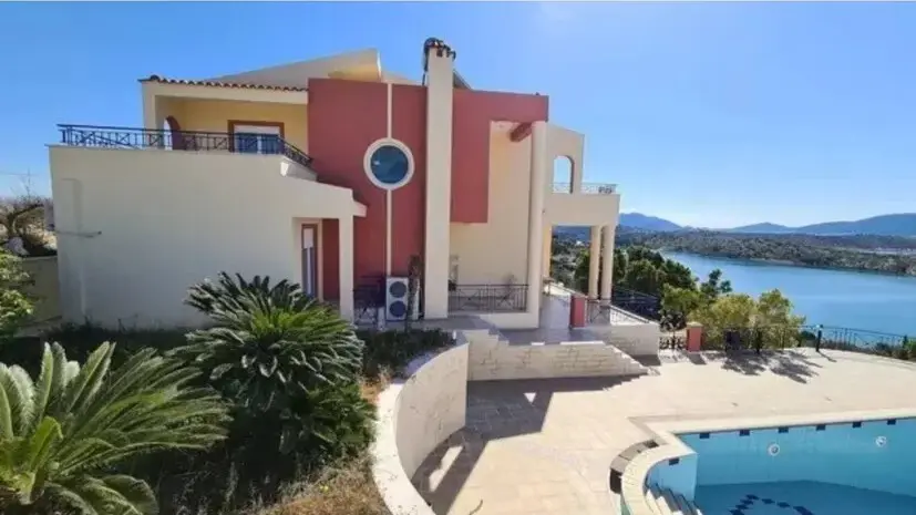 Villa Of 380 M² In Attica