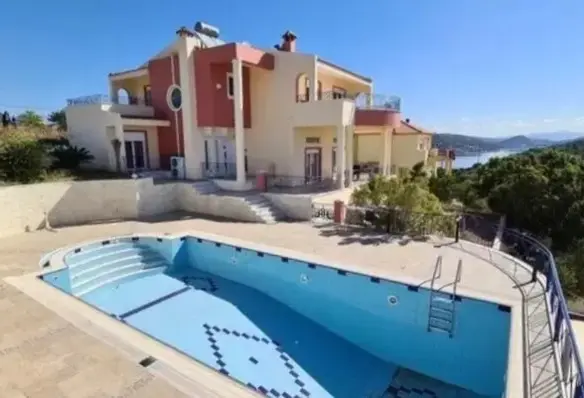 6-bedroom Villa In Megara, Greece (380 M²)