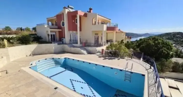 Villa Of 380 M² In Attica