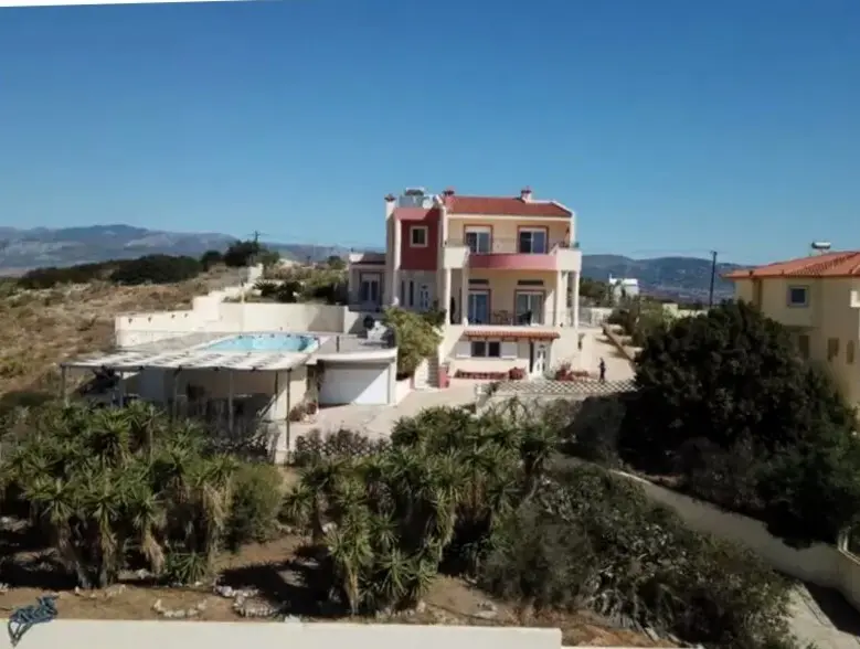 Villa Of 380 M² In Attica