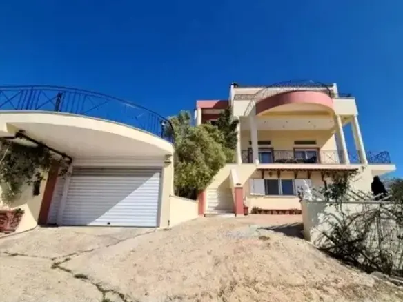 6-bedroom Villa In Megara, Greece (380 M²)