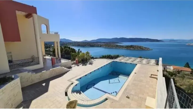 Villa Of 380 M² In Attica