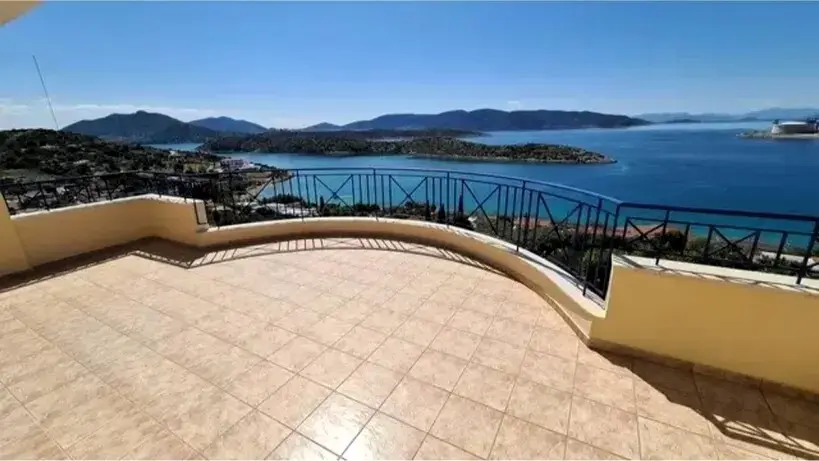 Villa Of 380 M² In Attica