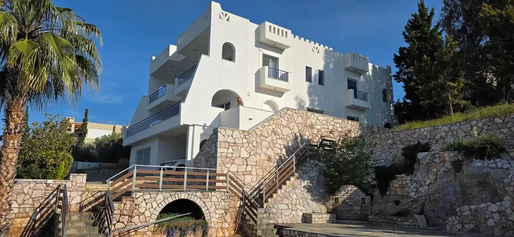 Villa Of 480 M² In Central Greece
