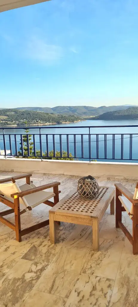 Villa Of 480 M² In Central Greece