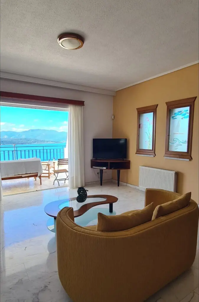 Villa Of 480 M² In Central Greece