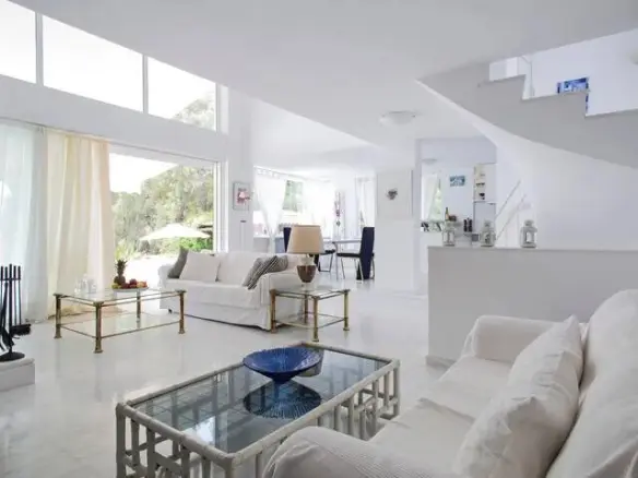4-bedroom Villa In Sounio, Greece (204 M²)