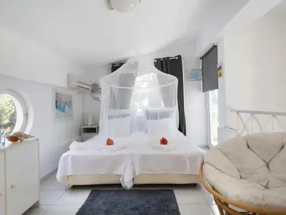 4-bedroom Villa In Sounio, Greece (204 M²)