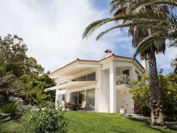 4-bedroom Villa In Sounio, Greece (204 M²)