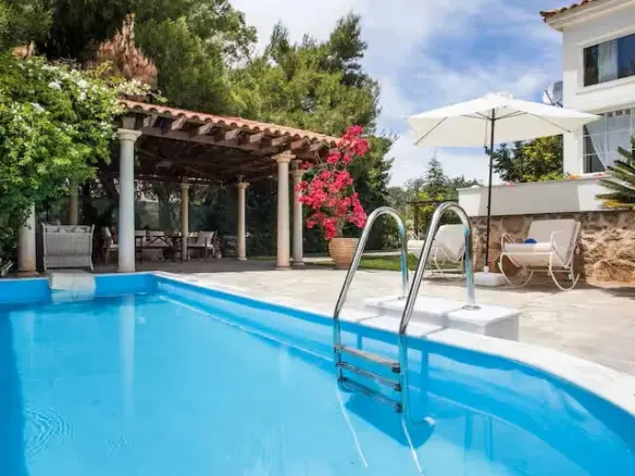 4-bedroom Villa In Sounio, Greece (204 M²)
