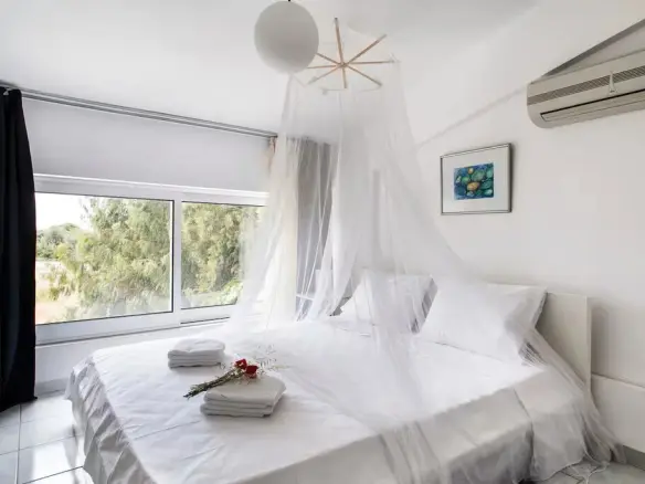 4-bedroom Villa In Sounio, Greece (204 M²)