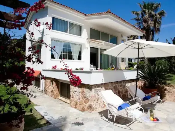 4-bedroom Villa In Sounio, Greece (204 M²)