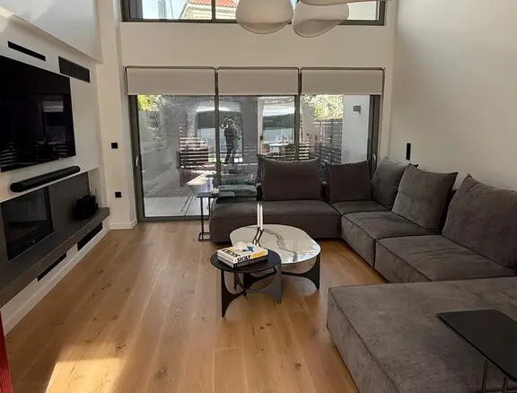 4-bedroom Maisonette In Voula, Greece (187 M²)