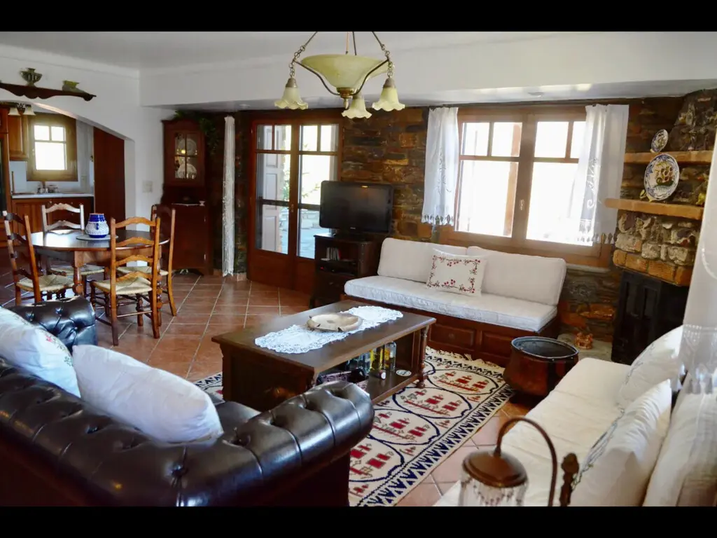 Villa Of 350 M² In Cyclades